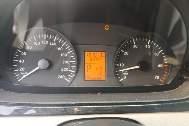 Used Mercedes-Benz Vito  Odometer Close Up