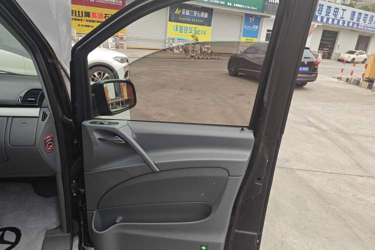 Used Mercedes-Benz Vito 2013 3.0L Business Edition Right Front Door Interior