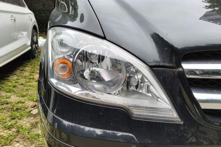 Used Mercedes-Benz Vito 2013 3.0L Elite Edition Right Front Headlight