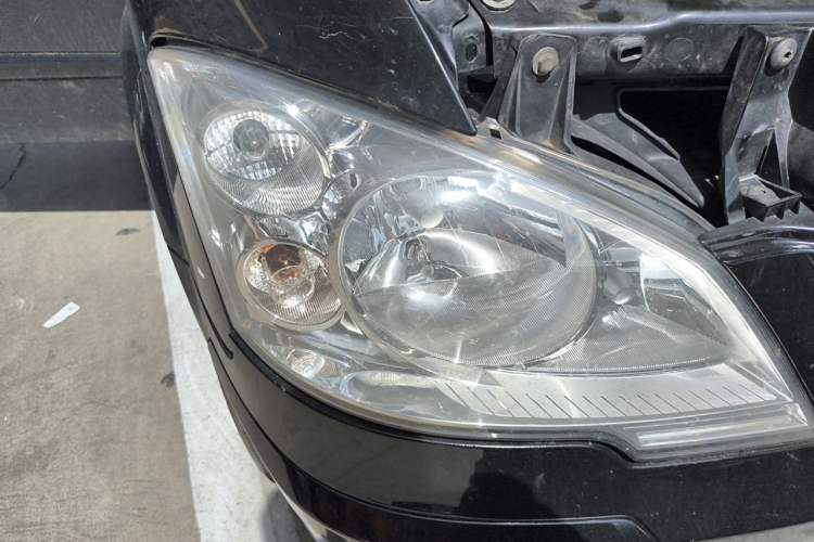 Used Mercedes-Benz Vito 2013 3.0L Elite Edition Right Front Headlight