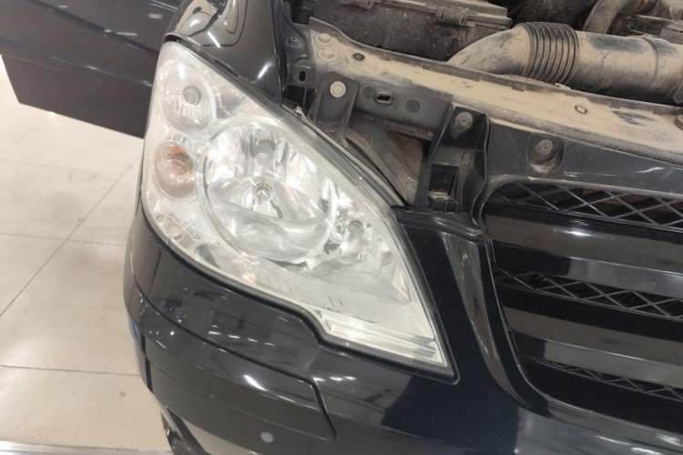 Used Mercedes-Benz Vito 2013 3.0L Elite Edition Right Front Headlight