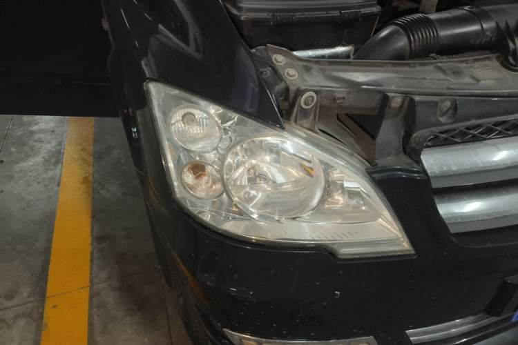 Used Mercedes-Benz Vito 2013 3.0L Elite Edition Right Front Headlight