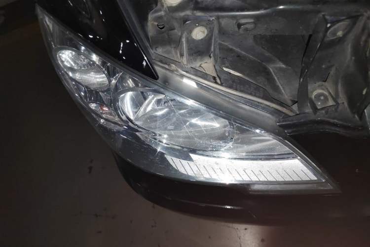 Used Mercedes-Benz Vito 2013 3.0L Elite Edition Right Front Headlight