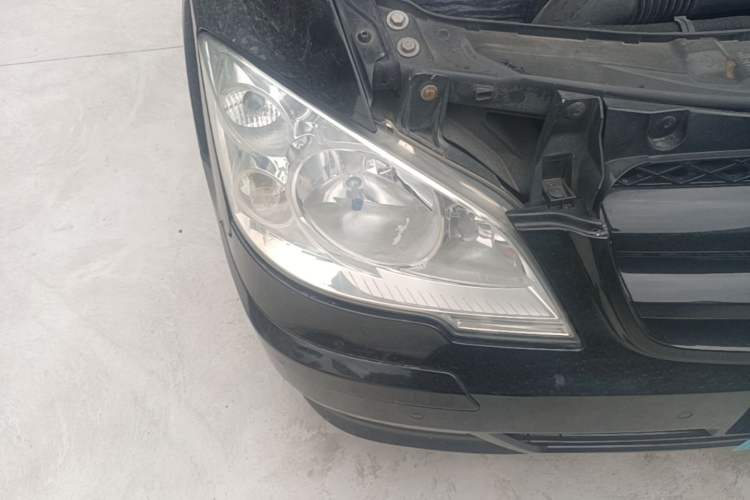Used Mercedes-Benz Vito 2013 3.0L Elite Edition Right Front Headlight
