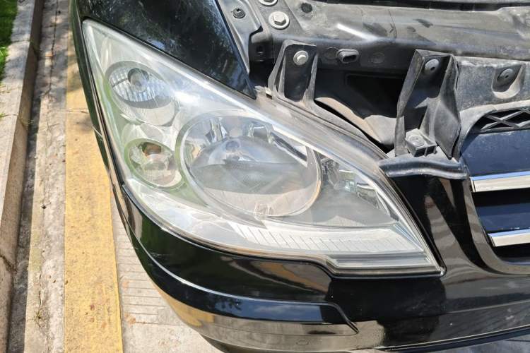Used Mercedes-Benz Vito 2013 3.0L Elite Edition Right Front Headlight