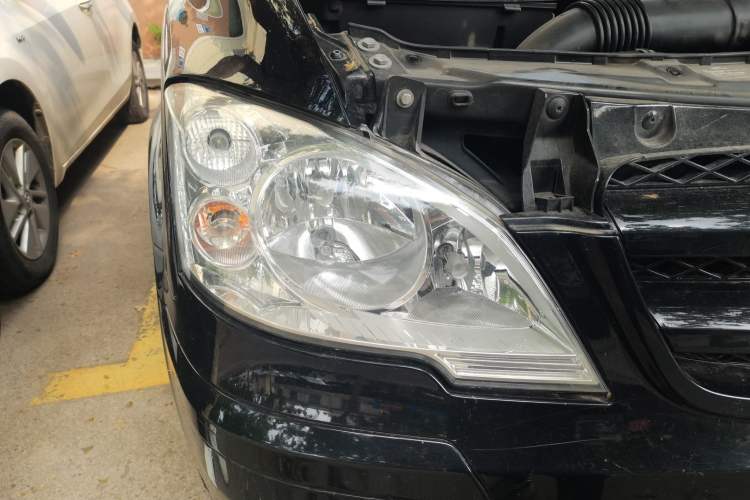 Used Mercedes-Benz Vito 2013 3.0L Elite Edition Right Front Headlight