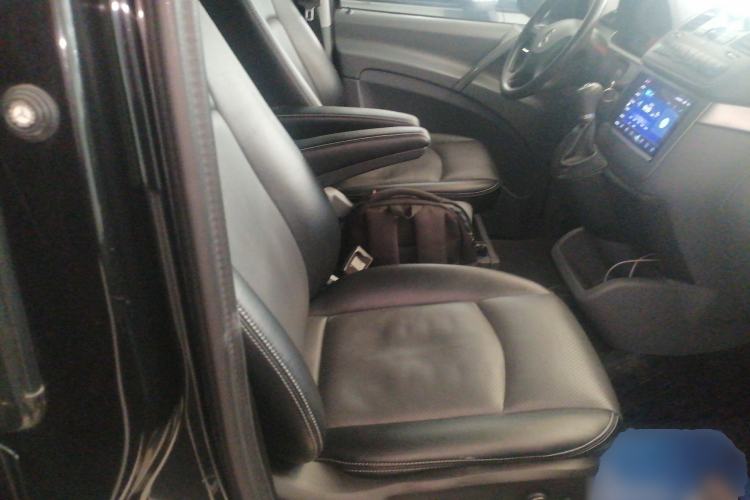 Used Mercedes-Benz Vito 2013 3.0L Elite Edition Right Front Seat