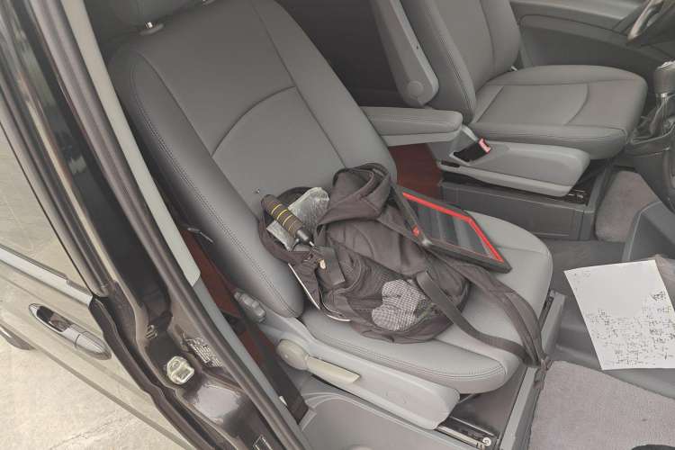 Used Mercedes-Benz Vito 2013 3.0L Business Edition Right Front Seat