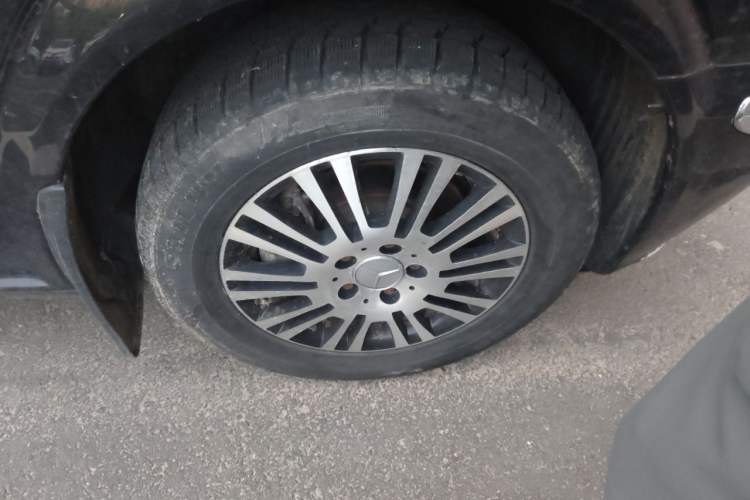 Used Mercedes-Benz Vito  Right Front Wheel Hub