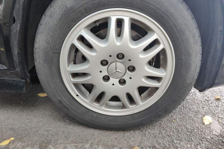 Used Mercedes-Benz Vito  Right Front Wheel Hub