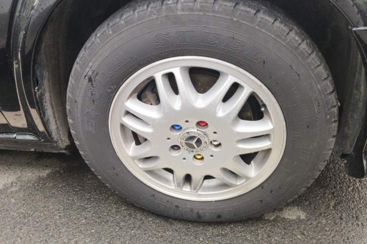 Used Mercedes-Benz Vito  Right Front Wheel Hub
