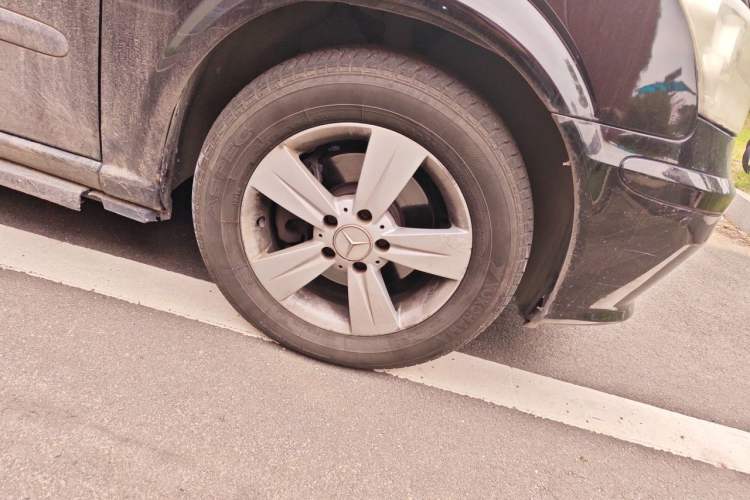 Used Mercedes-Benz Vito  Right Front Wheel Hub