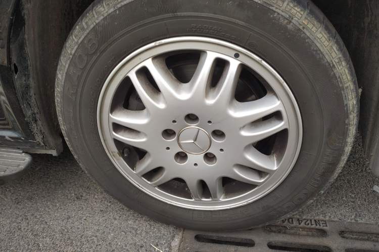 Used Mercedes-Benz Vito 2013 3.0L Business Edition Right Front Wheel Hub
