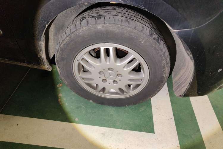 Used Mercedes-Benz Vito 2013 3.0L Elite Edition Right Front Wheel Hub
