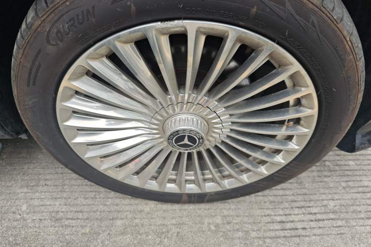 Used Mercedes-Benz Vito 2013 3.0L Elite Edition Right Front Wheel Hub