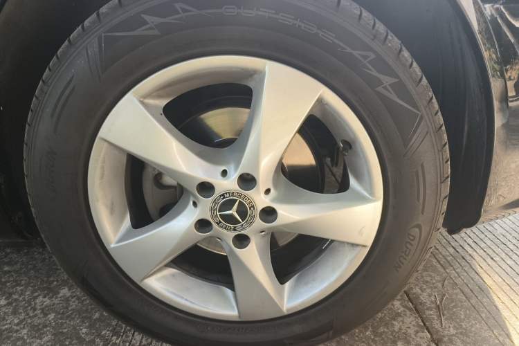 Used Mercedes-Benz Vito 2013 3.0L Elite Edition Right Front Wheel Hub