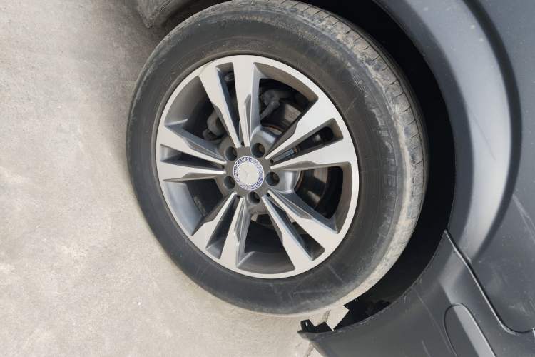 Used Mercedes-Benz Vito 2013 3.0L Elite Edition Right Front Wheel Hub