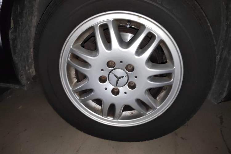 Used Mercedes-Benz Vito 2013 3.0L Elite Edition Right Front Wheel Hub