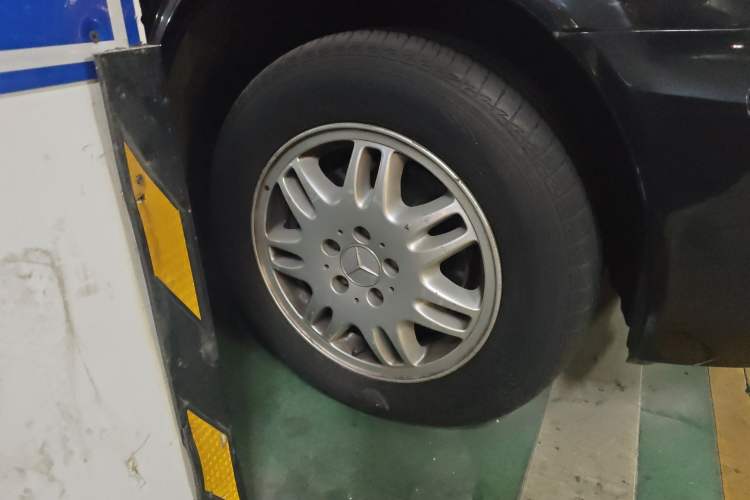 Used Mercedes-Benz Vito 2013 3.0L Business Edition Right Front Wheel Hub