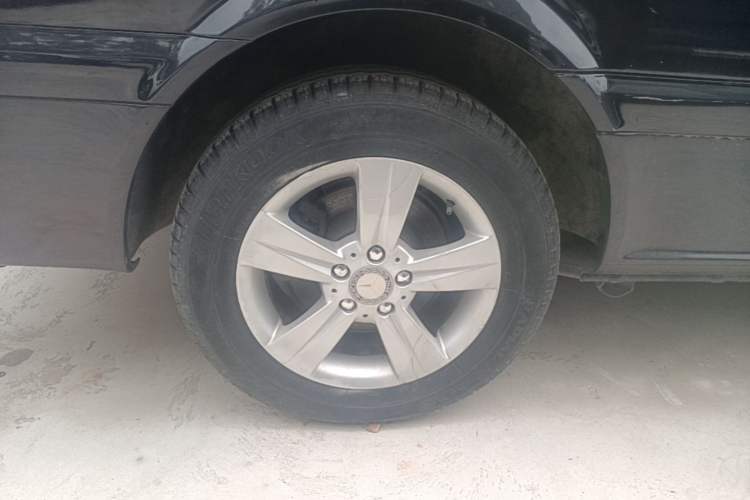 Used Mercedes-Benz Vito 2013 3.0L Elite Edition Right Front Wheel Hub