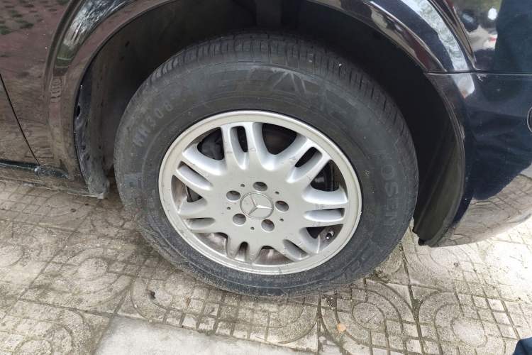 Used Mercedes-Benz Vito 2013 3.0L Business Edition Right Front Wheel Hub