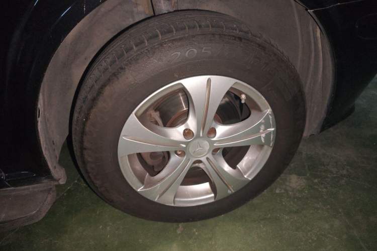 Used Mercedes-Benz Vito 2013 3.0L Elite Edition Right Front Wheel Hub