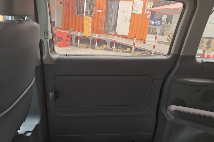 Used Mercedes-Benz Vito 2013 3.0L Business Edition Right Rear Door Interior