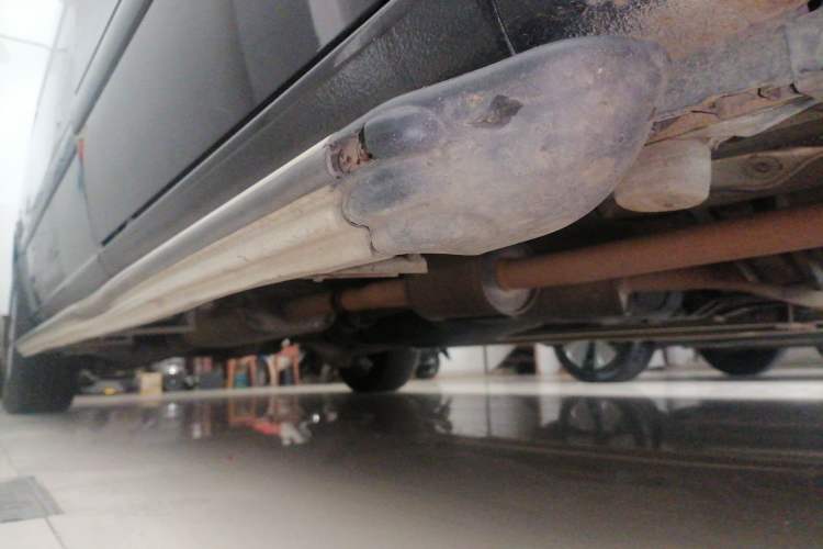 Used Mercedes-Benz Vito 2013 3.0L Elite Edition Right Side Sill