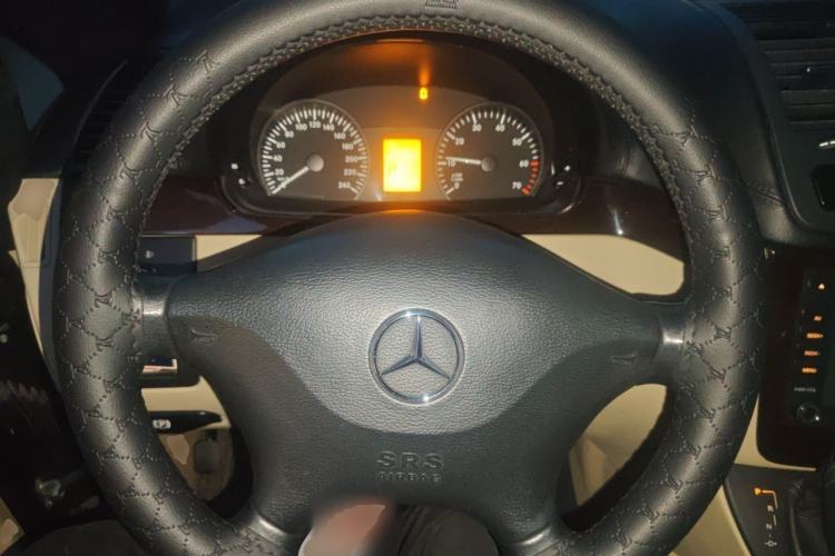 Used Mercedes-Benz Vito 2013 3.0L Elite Edition Steering Wheel