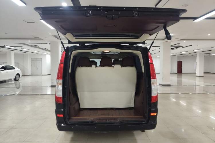 Used Mercedes-Benz Vito 2013 3.0L Elite Edition Trunk
