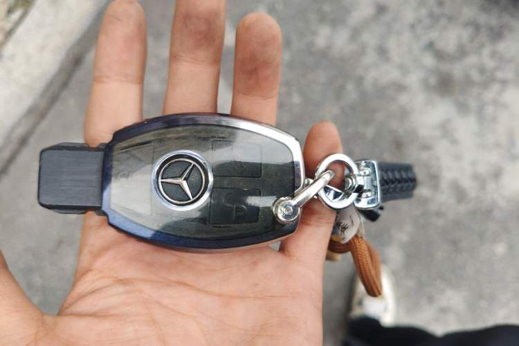 Used Mercedes-Benz Vito 2013 3.0L Elite Edition Vehicle Key