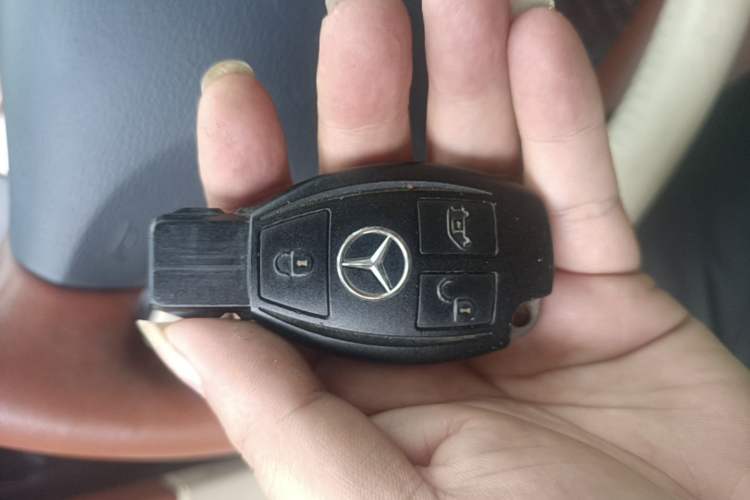 Used Mercedes-Benz Vito 2013 3.0L Elite Edition Vehicle Key
