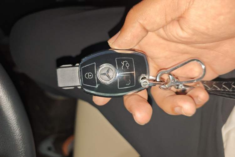 Used Mercedes-Benz Vito 2013 3.0L Elite Edition Vehicle Key