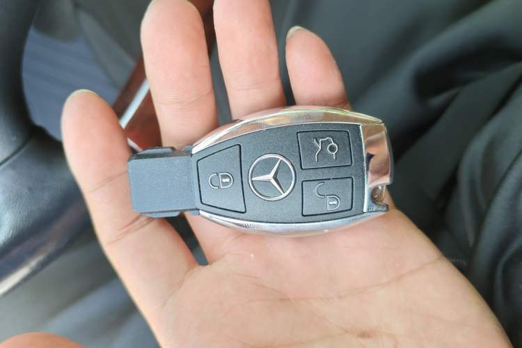 Used Mercedes-Benz Vito 2013 3.0L Elite Edition Vehicle Key