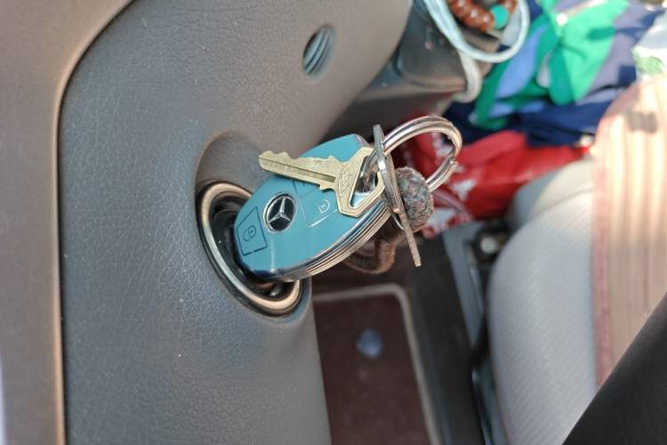 Used Mercedes-Benz Vito 2013 3.0L Elite Edition Vehicle Key