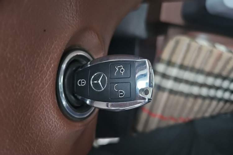 Used Mercedes-Benz Vito 2013 3.0L Elite Edition Vehicle Key