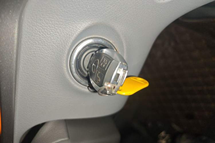 Used Mercedes-Benz Vito 2013 3.0L Elite Edition Vehicle Key