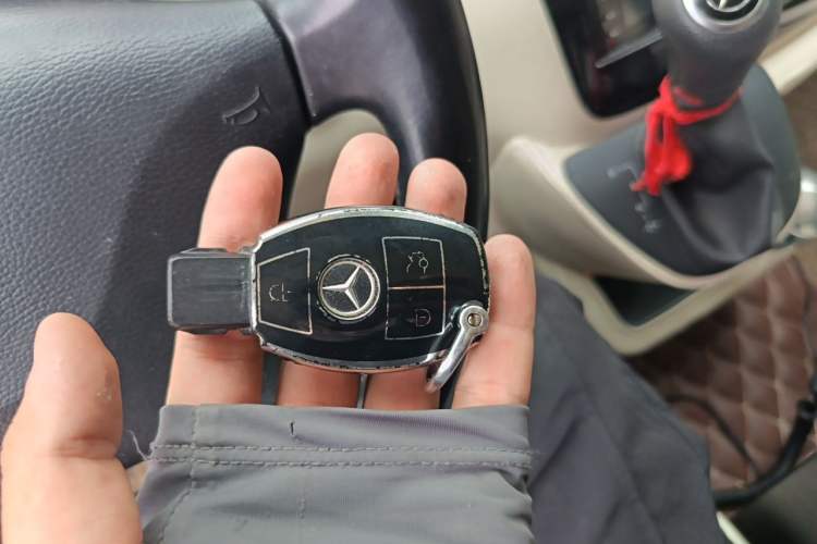 Used Mercedes-Benz Vito 2013 3.0L Elite Edition Vehicle Key