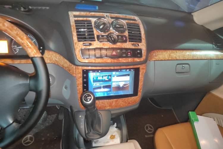 Used Mercedes-Benz Vito 2013 3.0L Elite Edition Audio And AC Panel