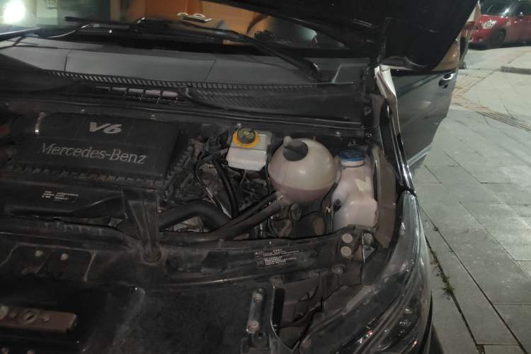Used Mercedes-Benz Vito 2013 3.0L Elite Edition Engine Bay Left