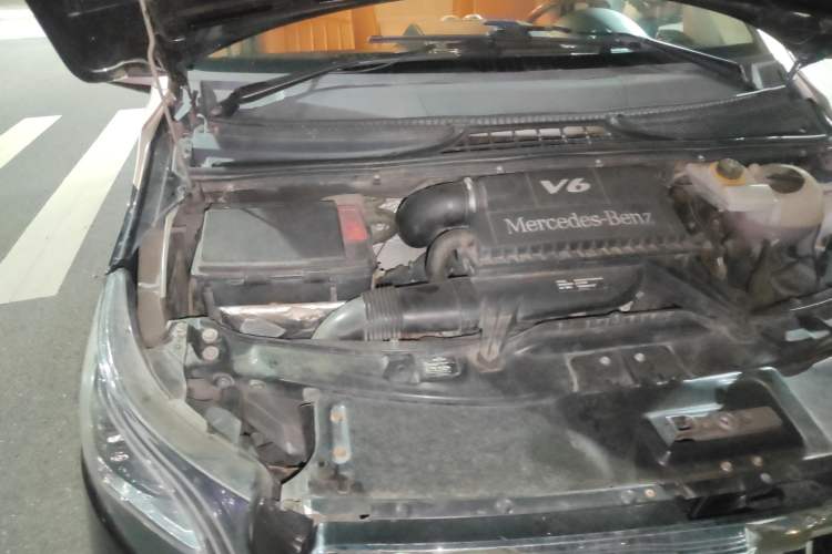Used Mercedes-Benz Vito 2013 3.0L Elite Edition Engine Bay Right