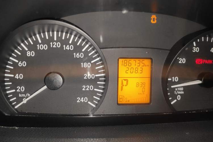 Used Mercedes-Benz Vito 2013 3.0L Elite Edition Odometer Close Up