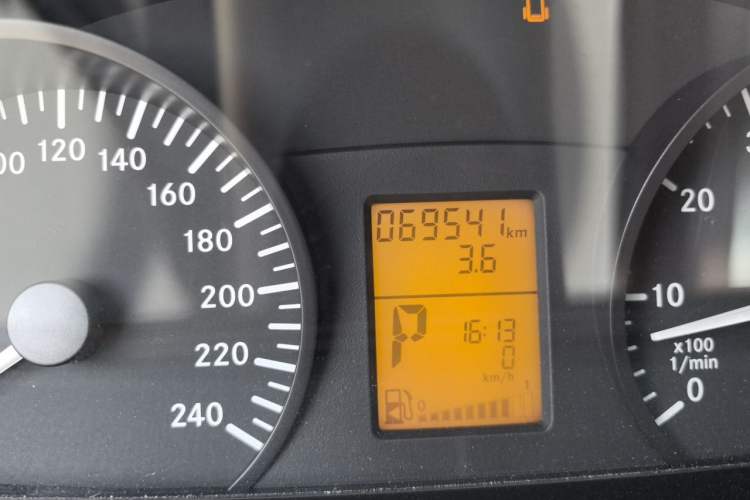 Used Mercedes-Benz Vito  Odometer Close Up
