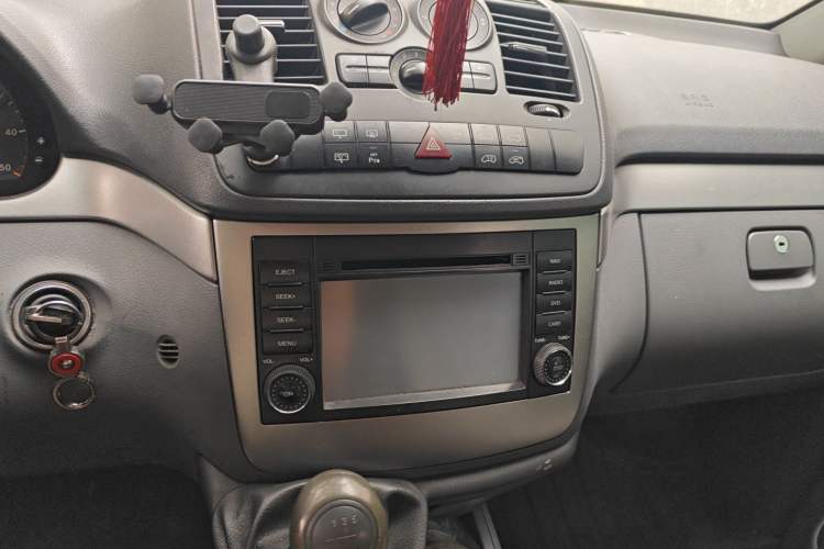 Used Mercedes-Benz Vito 2013 2.1T Elite Edition Audio And AC Panel