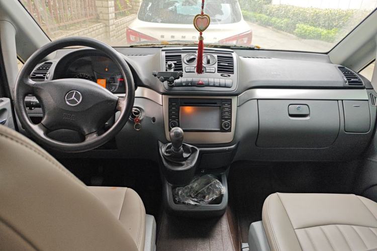 Used Mercedes-Benz Vito 2013 2.1T Elite Edition Center Console