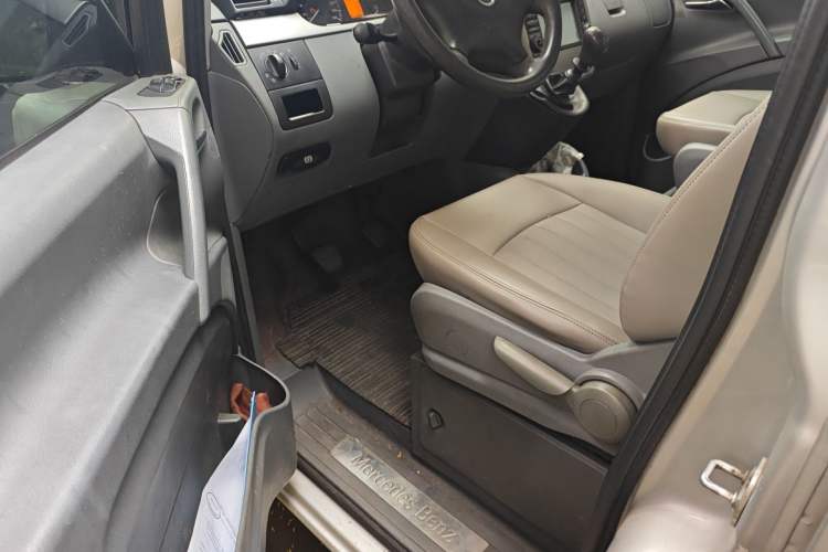 Used Mercedes-Benz Vito 2013 2.1T Elite Edition Driver Seat
