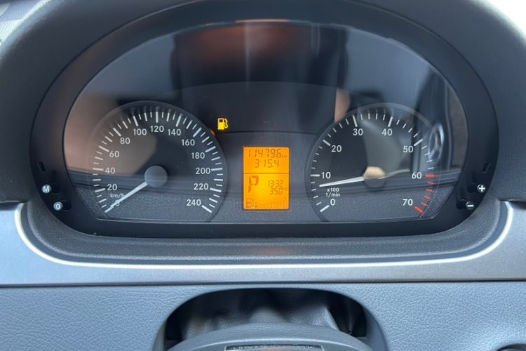 Used Mercedes-Benz Vito 2013 3.0L Elite Edition Odometer Close Up