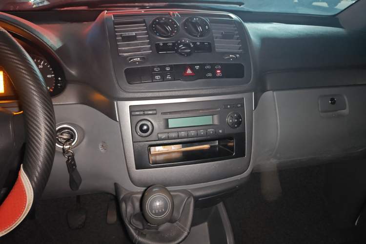 Used Mercedes-Benz Vito 2013 2.1T Elite Edition Audio And AC Panel