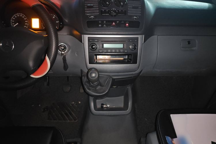 Used Mercedes-Benz Vito 2013 2.1T Elite Edition Center Console