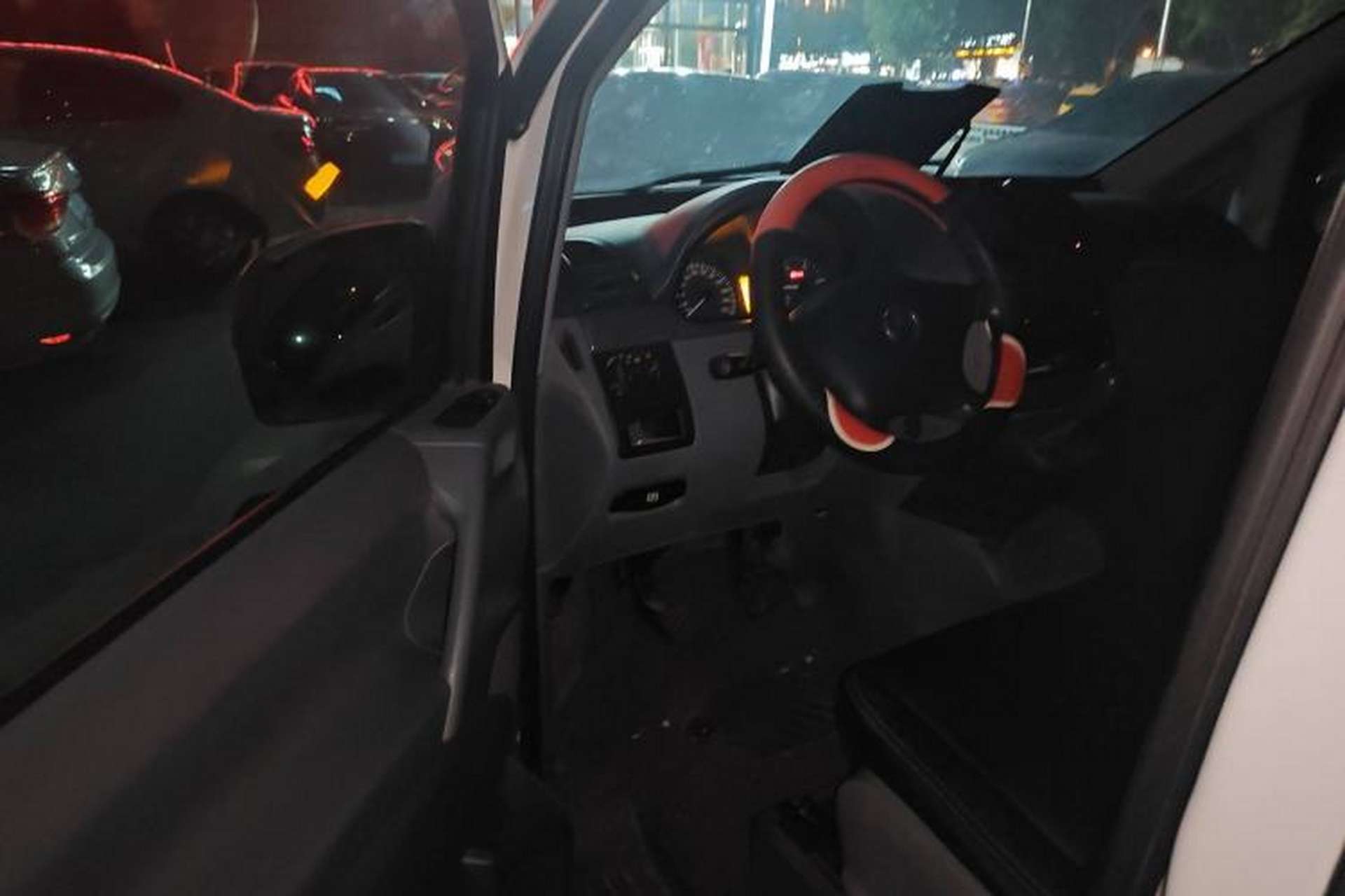 Used Mercedes-Benz Vito 2013 2.1T Elite Edition Driver Seat
